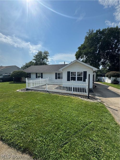 618 Idlewood Ave, Sheffield Lake, OH, 44054-1225 | Card Image