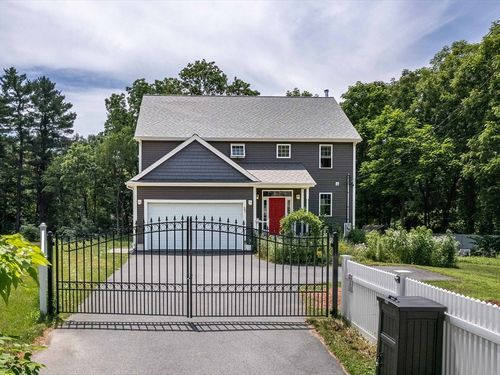 35 Milford St, Medway, MA, 02053-1630 | Card Image