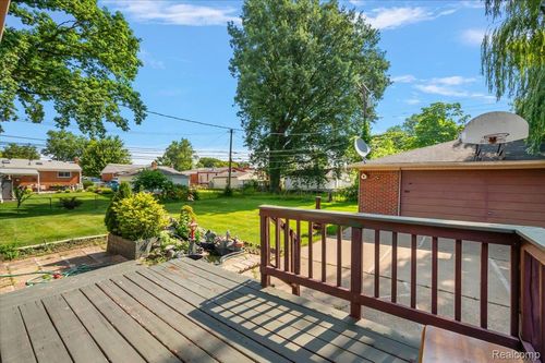 6326 Lathers St, Garden City, MI, 48135-2568 | Card Image