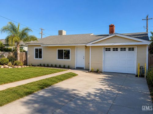 2318 E Vassar Ave, Fresno, CA, 93703-2207 | Card Image