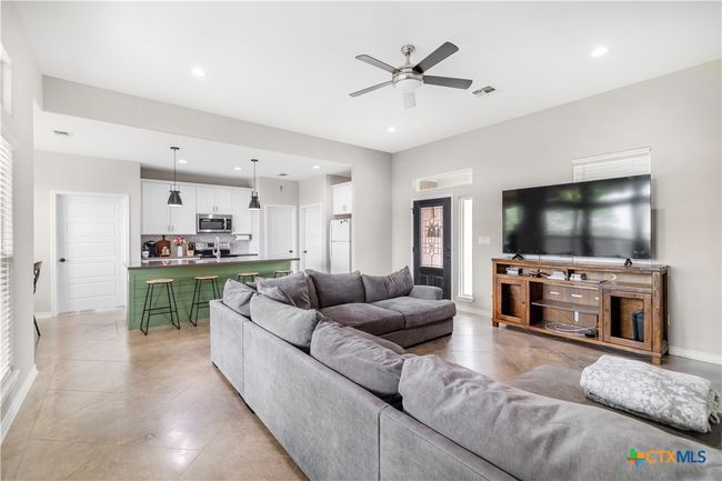 211 Amberglow Ct, House other with 3 bedrooms, 2 bathrooms and null parking in Victoria TX | Image 17