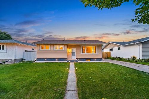311 Antrim Rd, Winnipeg, MB, R2K3M8 | Card Image