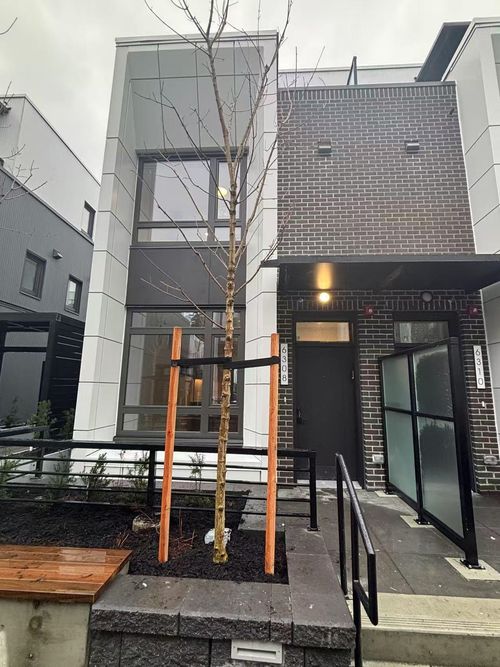 630X Oak St, Vancouver, BC, V6M2W4 | Card Image