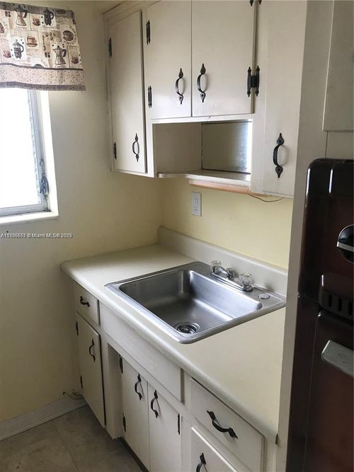 apt-9-8132 Harding Ave, Miami Beach, FL, 33141-1687 | Card Image