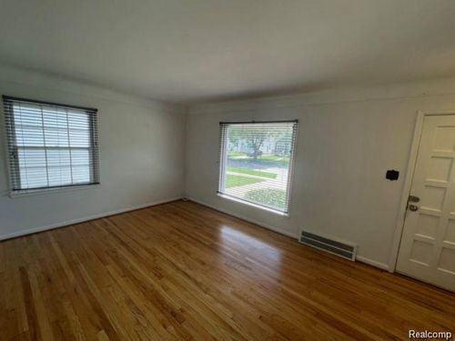 13740 Labelle St, Oak Park, MI, 48237-6915 | Card Image