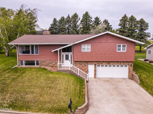 220 Hillcrest Ave, Enderlin, ND, 58027-1125 | Card Image