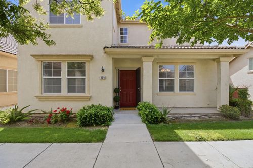 629 Betten Street, Los Banos, CA, 93635 | Card Image