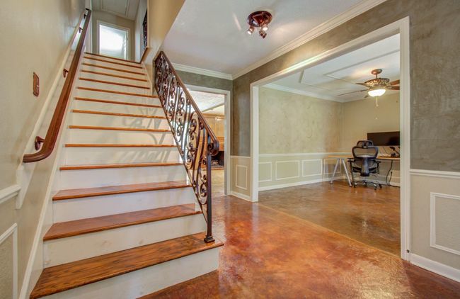 Tron Renissance style decorative balusters on the staircase. | Image 32