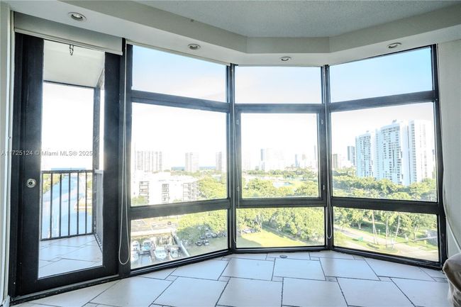 APT-1102 - 3375 N Country Club Dr, Condo with 2 bedrooms, 2 bathrooms and null parking in Aventura FL | Image 4