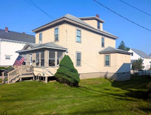 28 Central St, Farmington, NH, 03835-3742 | Card Image