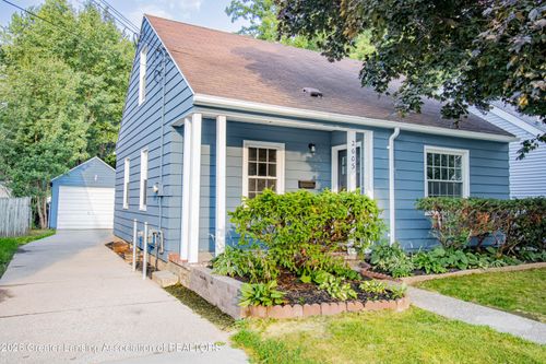 2605 Forest Ave, Lansing, MI, 48910-3001 | Card Image