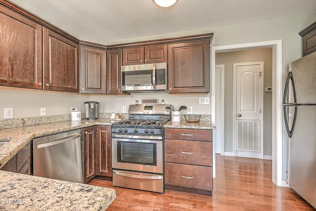 517 W Glade St, House other with 3 bedrooms, 3 bathrooms and null parking in Glade Spring VA | Image 17