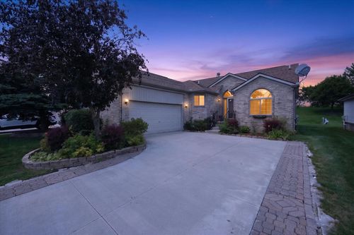 3527 New Boston Dr, Sterling Heights, MI, 48314-2805 | Card Image