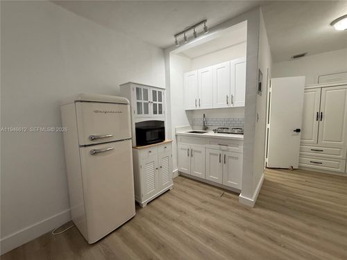 e-481 E 31th St, Hialeah, FL, 33013 | Card Image