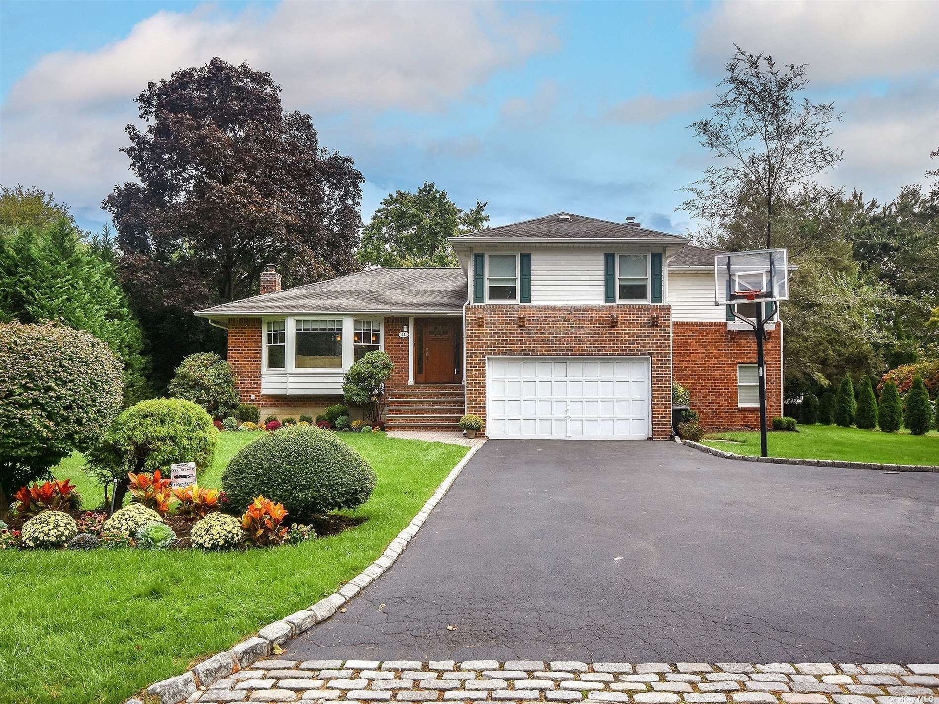 Wood Valley Ln, Port Washington, NY 11050