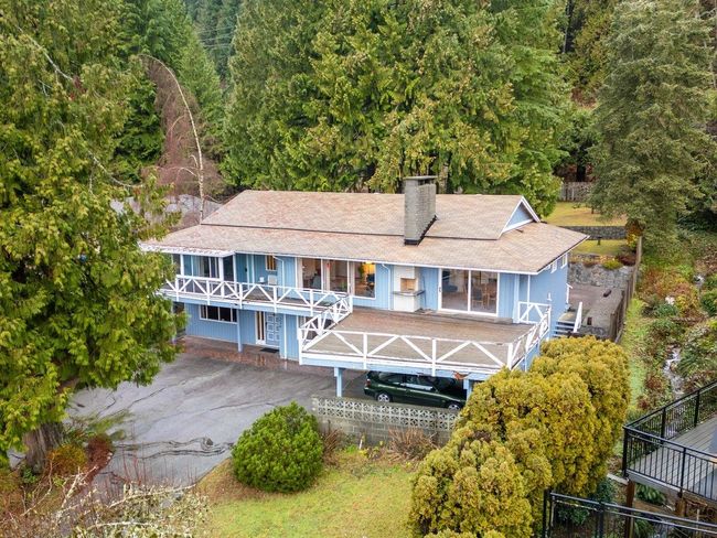216 Rondoval Crescent, House other with 5 bedrooms, 3 bathrooms and 8 parking in North Vancouver BC | Image 2