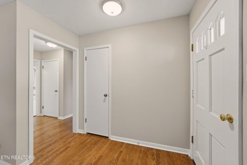 104 Case Ln, Oak Ridge, TN, 37830-7717 | Card Image