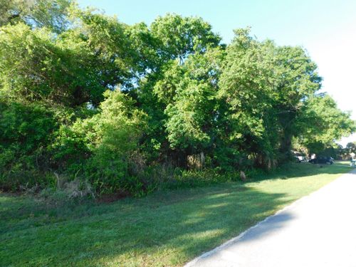 8401 Kenwood Rd, Fort Pierce, FL, 34951-1373 | Card Image