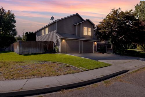 201 Ashwood St, Richland, WA, 99352-8609 | Card Image