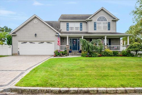 18 South Plaza, Babylon, NY, 11701 | Card Image