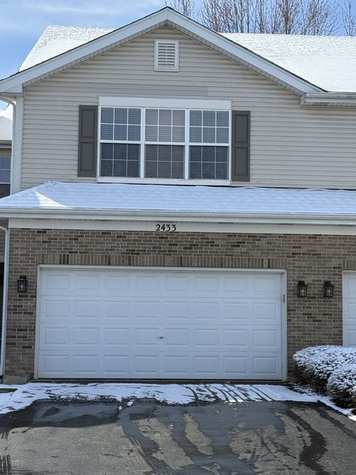 2433-2433 Stoughton Cir, Aurora, IL, 60502-6477 | Card Image