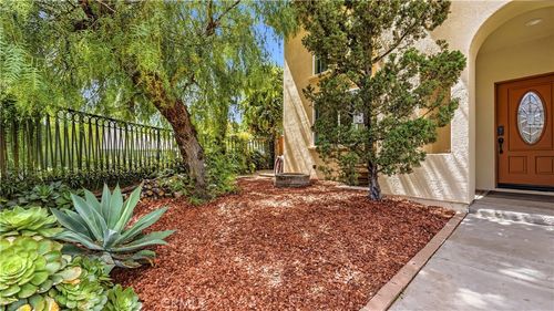 8501 Browns Creek Ln, Canoga Park, CA, 91304-2119 | Card Image
