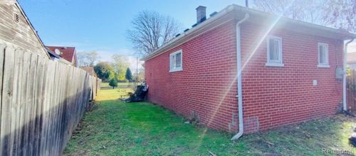 6893 Plainview Ave, Detroit, MI, 48228-4940 | Card Image