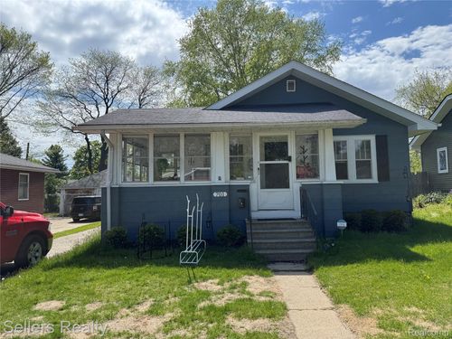 701 Saint Clair Ave, Flint, MI, 48504-4876 | Card Image