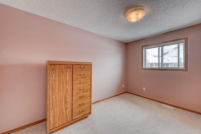 160 Eversyde Circle Sw, Home with 3 bedrooms, 2 bathrooms and 4 parking in Calgary AB | Image 20