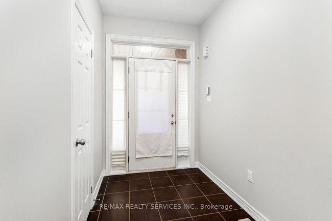 7 Mclaughlin Ave, House attached with 3 bedrooms, 3 bathrooms and 2 parking in Milton ON | Image 4
