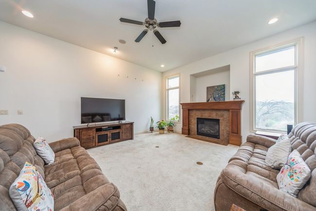 9289 Winterberry Ct, Home with 4 bedrooms, 4 bathrooms and null parking in West Des Moines IA | Image 8