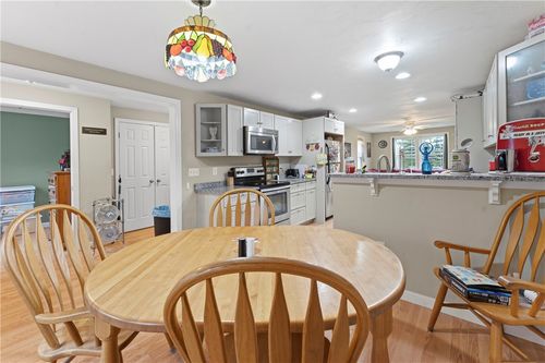 2 Burnside Ave, Seekonk, MA, 02771-1002 | Card Image