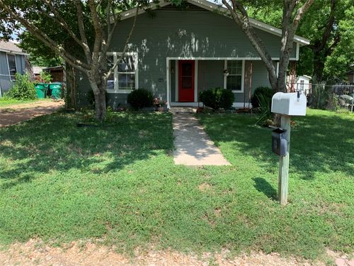 416 Shaw St, Taylor, TX, 76574-2870 | Card Image