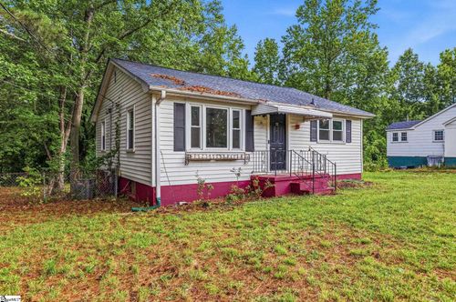 13 Walnut Ln, Travelers Rest, SC, 29690-1674 | Card Image