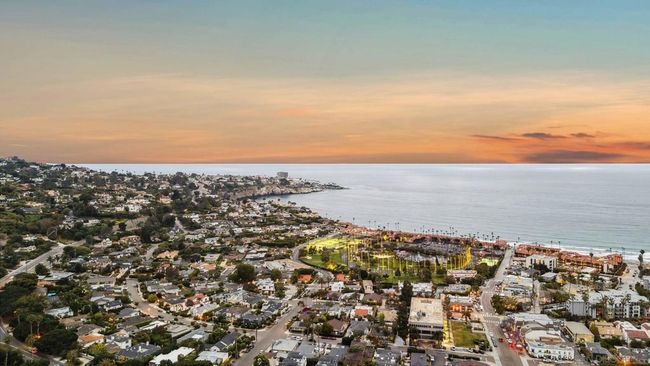 UNIT-1205 - 2500 Torrey Pines Rd, Condo with 2 bedrooms, 2 bathrooms and 2 parking in La Jolla CA | Image 28