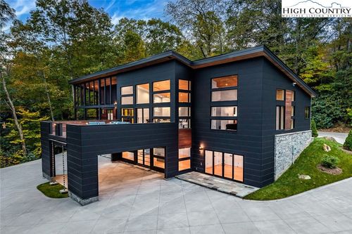 477 Laurel Ln, Blowing Rock, NC, 28605-6131 | Card Image