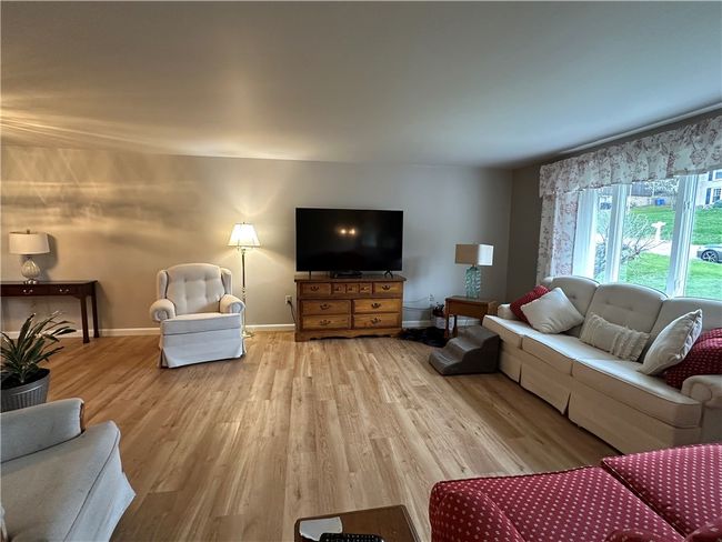 112 Jenny Lynn Dr, House other with 3 bedrooms, 3 bathrooms and 2 parking in Aliquippa PA | Image 12