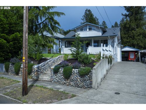 1327 Se Main St, Roseburg, OR, 97470-4858 | Card Image