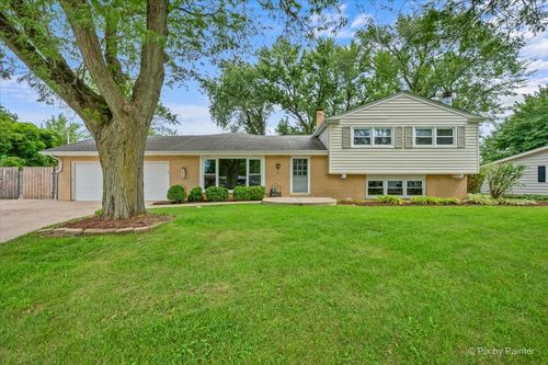 132 Scott Dr, East Dundee, IL, 60118-1614 | Card Image