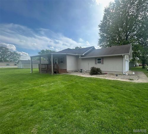 519 S Madison St, Ramsey, IL, 62080-2352 | Card Image