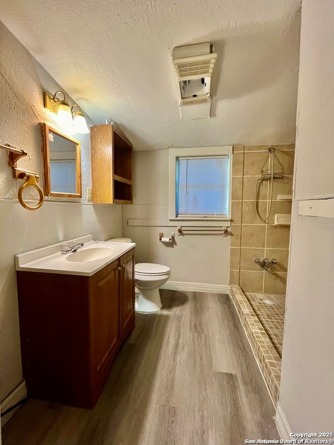 111 Fernandez Ave, House other with 3 bedrooms, 1 bathrooms and null parking in Devine TX | Image 15