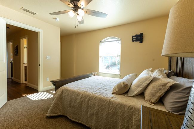 upstairs bedroom | Image 22
