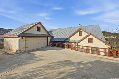 204 Tapatio Dr W, Boerne, TX, 78006-9426 | Card Image