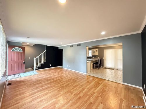 8334 Mckinley, Center Line, MI, 48015-1607 | Card Image