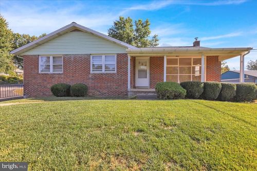 1030 Chestnut St, LEESPORT, PA, 19533-9255 | Card Image