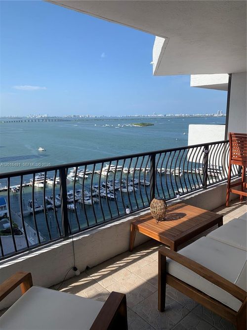 19e-555 Ne 15th St, Miami, FL, 33132-1402 | Card Image