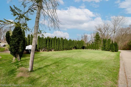 4442 Borland St, West Bloomfield, MI, 48323-1407 | Card Image