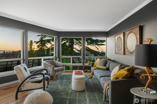 apt-301-550 Elm Way, Edmonds, WA, 98020-4627 | Card Image