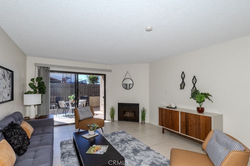 unit-103-1460 E Willow St, Signal Hill, CA, 90755-3550 | Card Image