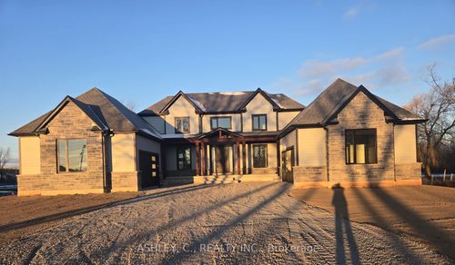 256 Mountain Rd, Grimsby, ON, L3M4E7 | Card Image